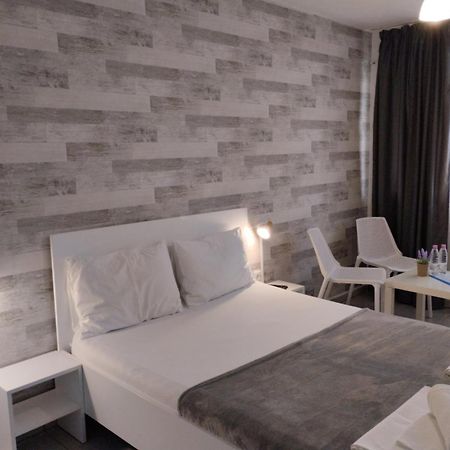 Simada Blue Guesthouse โกลเดน แซนส์ ภายนอก รูปภาพ