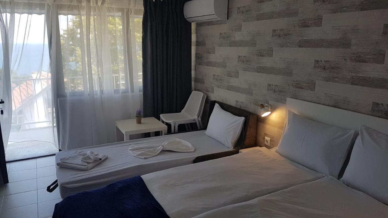 Simada Blue Guesthouse โกลเดน แซนส์ ภายนอก รูปภาพ