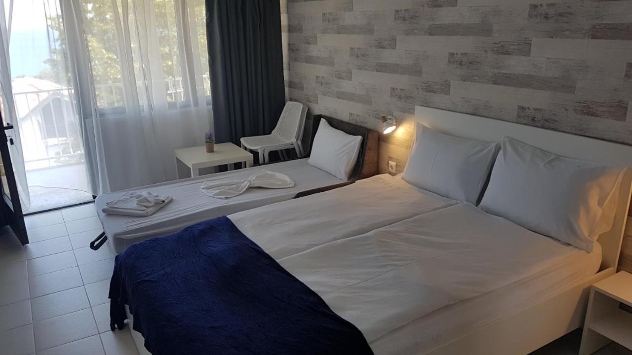 Simada Blue Guesthouse โกลเดน แซนส์ ภายนอก รูปภาพ