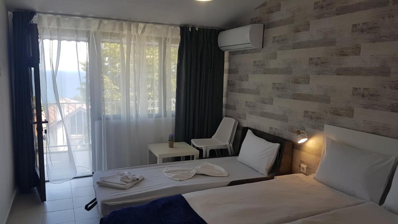 Simada Blue Guesthouse โกลเดน แซนส์ ภายนอก รูปภาพ