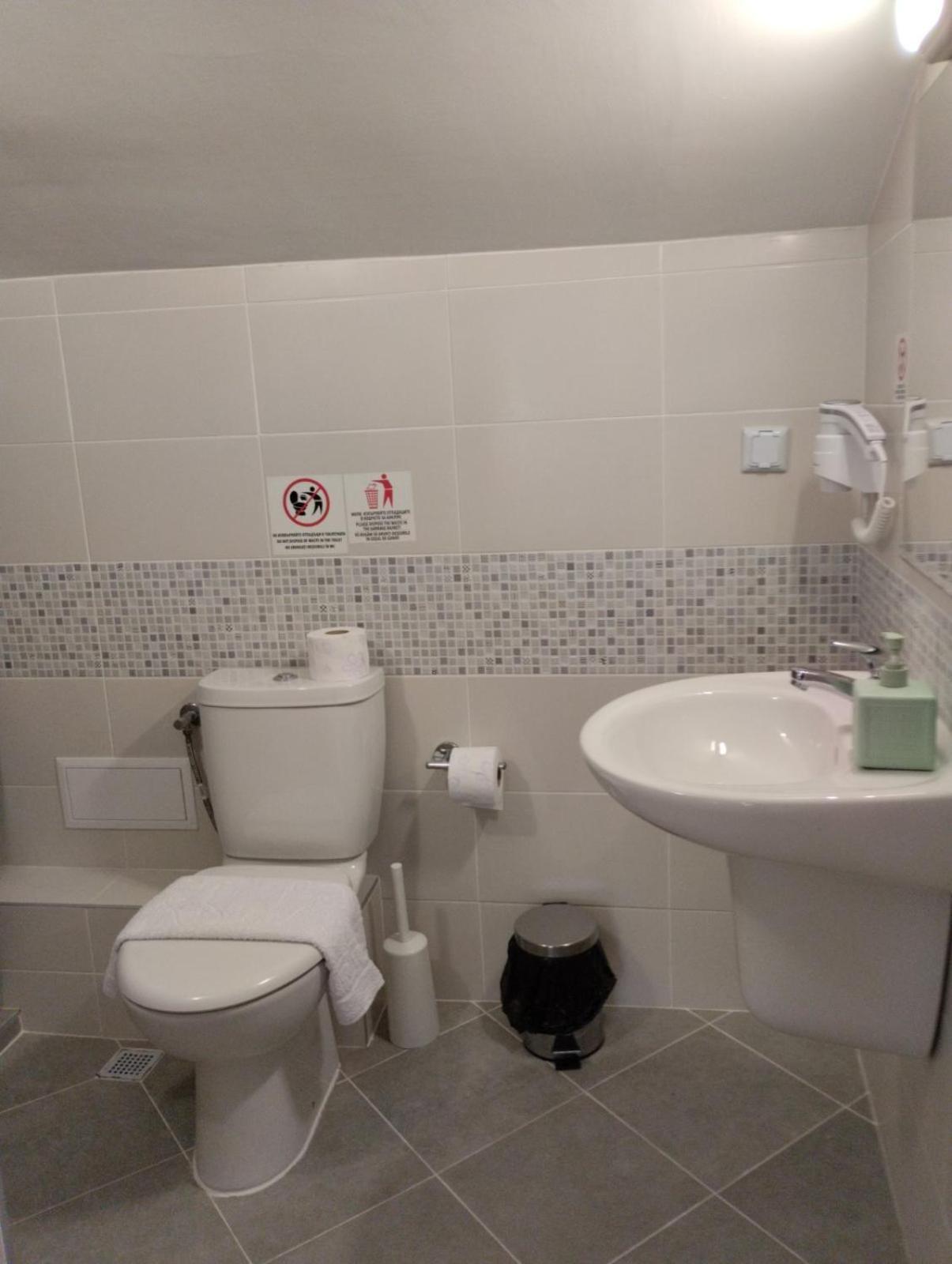 Simada Blue Guesthouse โกลเดน แซนส์ ภายนอก รูปภาพ