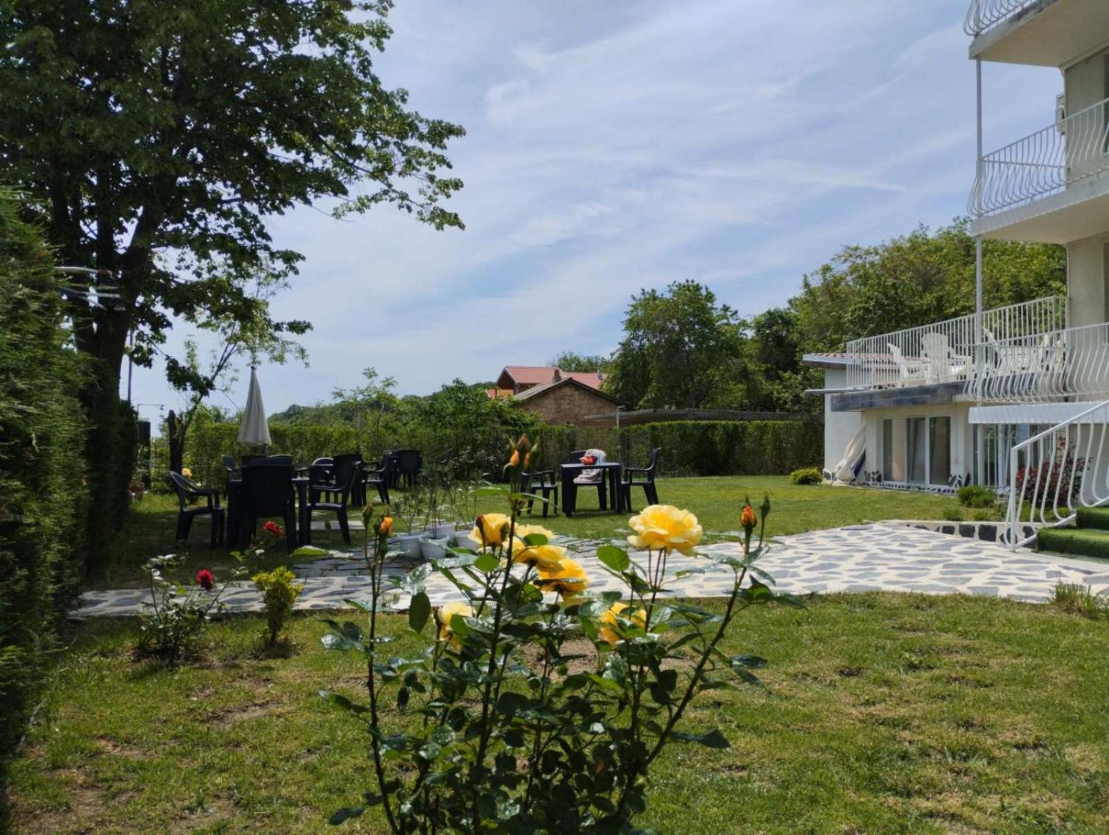 Simada Blue Guesthouse โกลเดน แซนส์ ภายนอก รูปภาพ