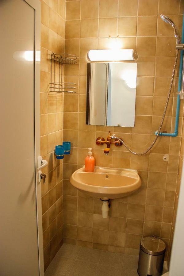 Simada Blue Guesthouse โกลเดน แซนส์ ภายนอก รูปภาพ